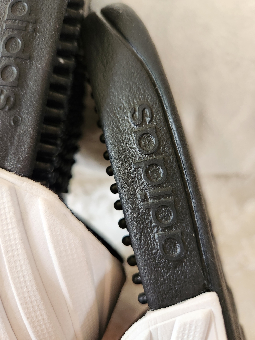Adidas White & Black Voloossage Slide Sandals With Massaging Foot Bed Size 8 - Picture 3 of 8